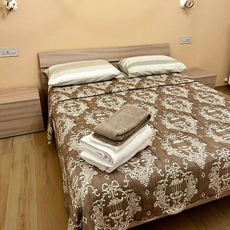 Affittacamere La Quiete Арона Экстерьер фото